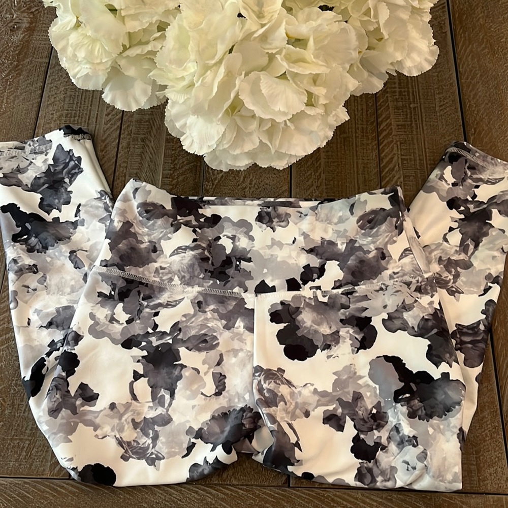 Balance Collection Black and White Leggings